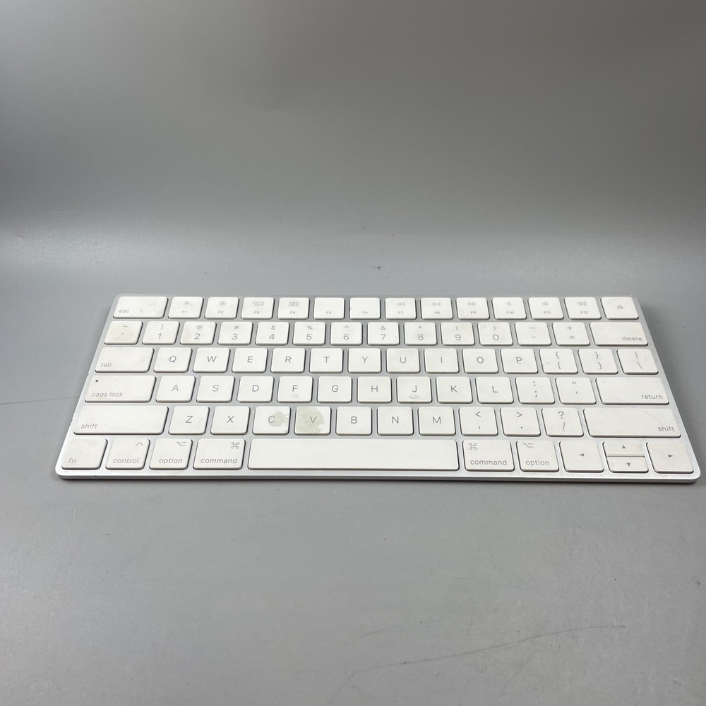 Apple Magic Keyboard A1644 Silver White Wireless Rechargeable Keyboard TESTED